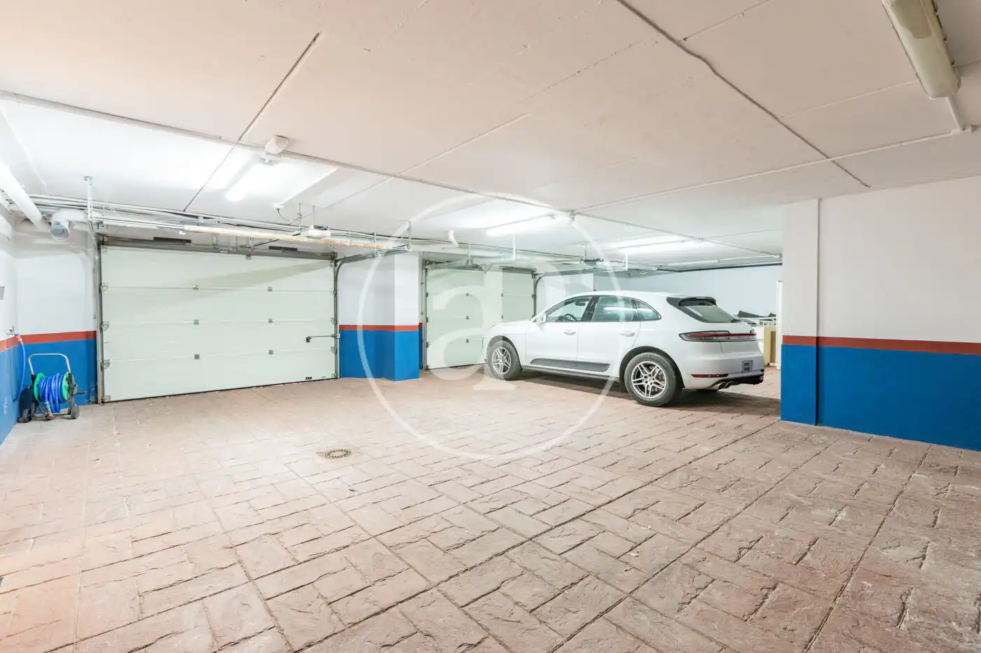 Parking de Casa o chalet en venta en Madrid con Aire acondicionado, Calefacción y Jardín privado