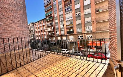 Vista exterior de Pis en venda en Gijón  amb Parquet i Terrassa