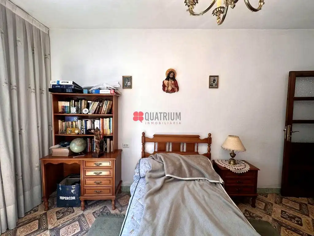 Dormitori de Casa o xalet en venda en Santiago de Compostela  amb Terrassa, Traster i Balcó