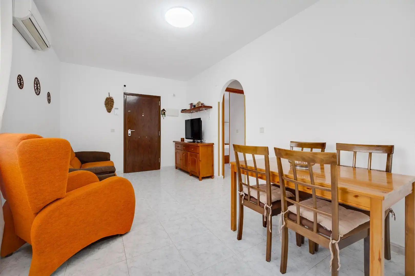 Sala d'estar de Apartament en venda en Torrevieja amb Aire condicionat, Jardí privat i Terrassa