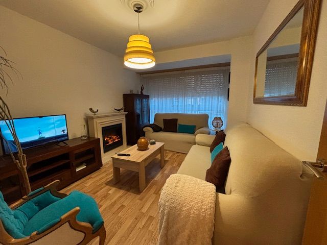 Sala d'estar de Pis de lloguer en Ferrol amb Calefacció, Parquet i Moblat