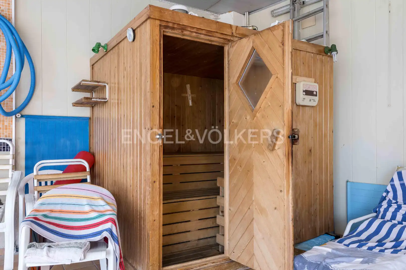Habitación de Casa o chalet en venta en Esplugues de Llobregat con Aire acondicionado, Calefacción y Jardín privado