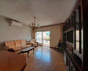 Sala d'estar de Pis en venda en  Madrid Capital amb Calefacció i Terrassa