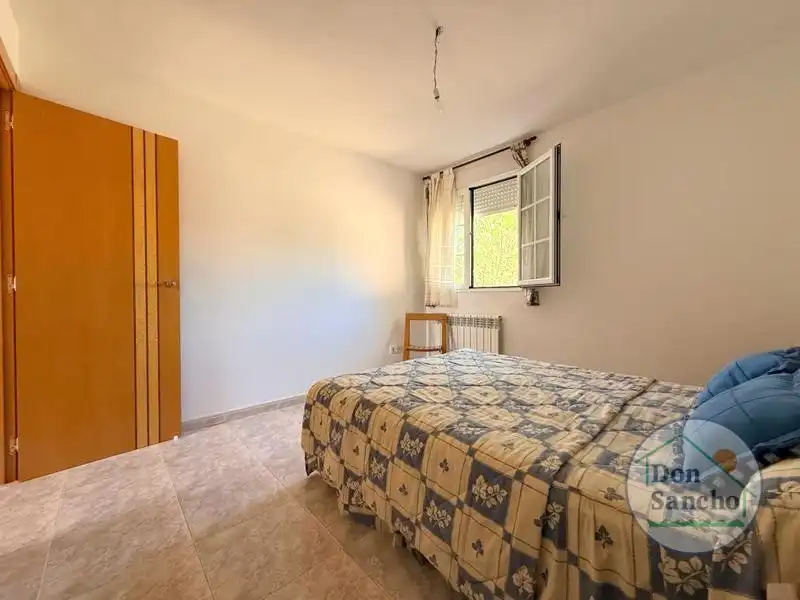Dormitori de Casa o xalet en venda en Viana de Cega amb Calefacció, Terrassa i Traster