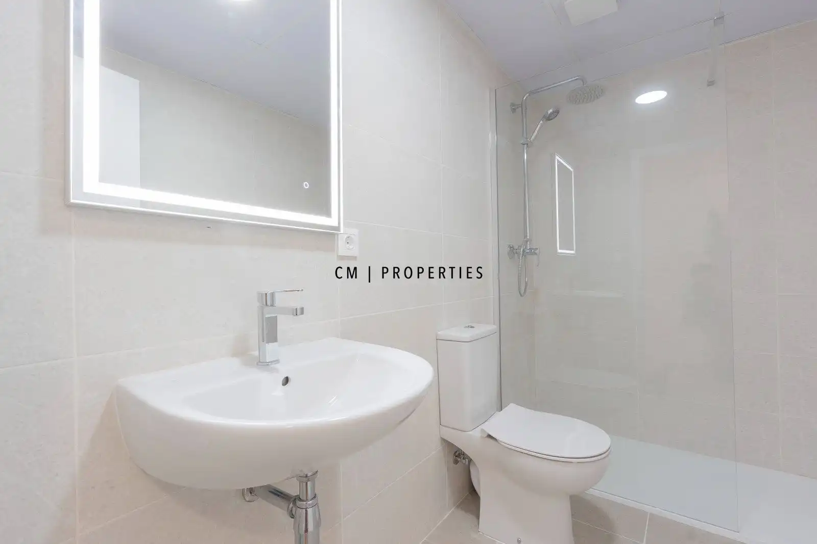 Badezimmer von Wohnung zur Miete in Valencia mit Terrasse, Abstellraum und Schwimmbad