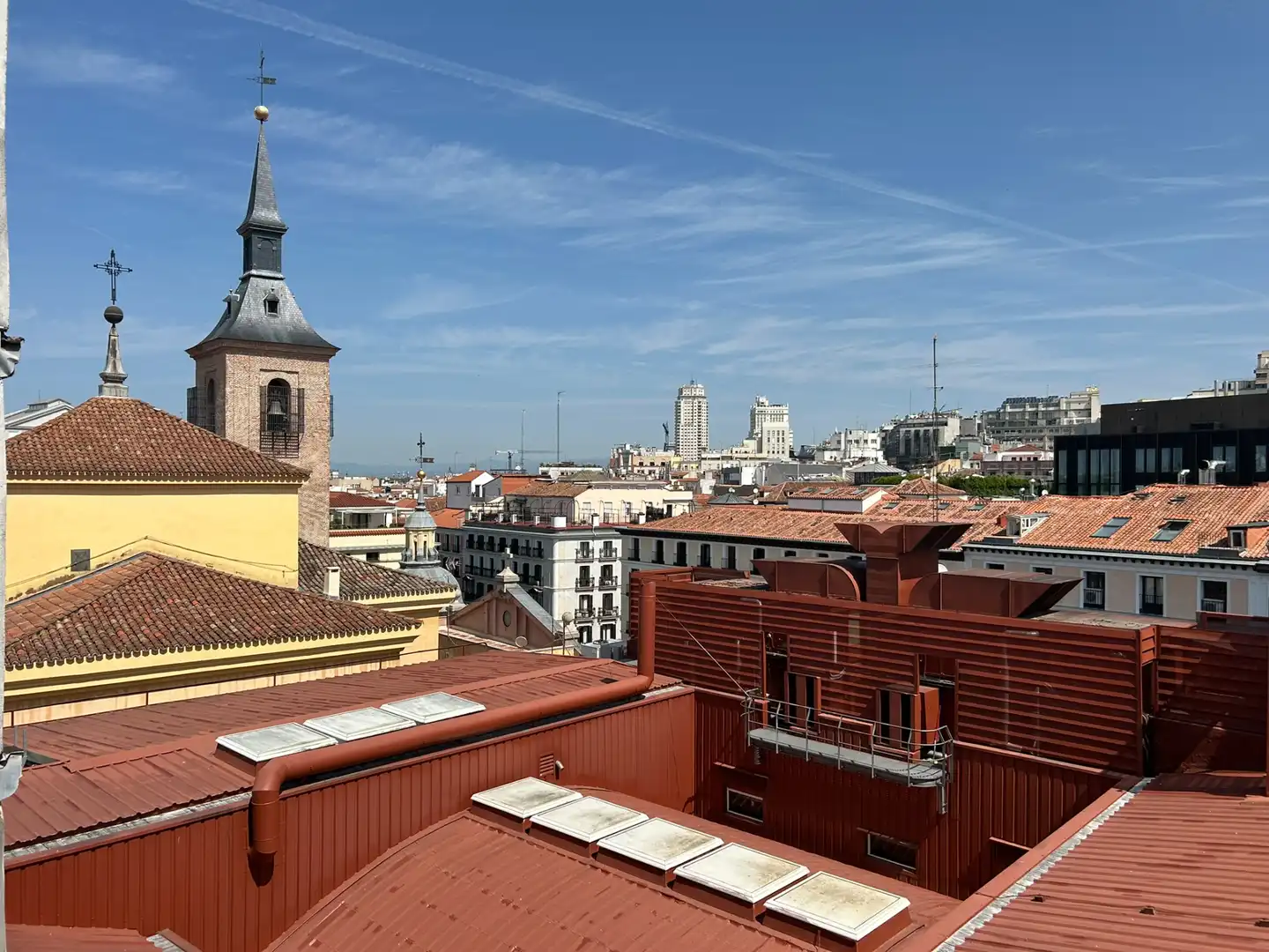 Vista exterior de Piso en venta en Madrid con Calefacción, Parquet y Trastero