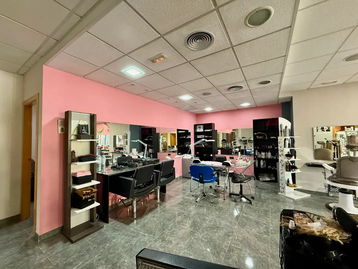Local en venta en Terrassa con Aire acondicionado, Calefacción y Internet