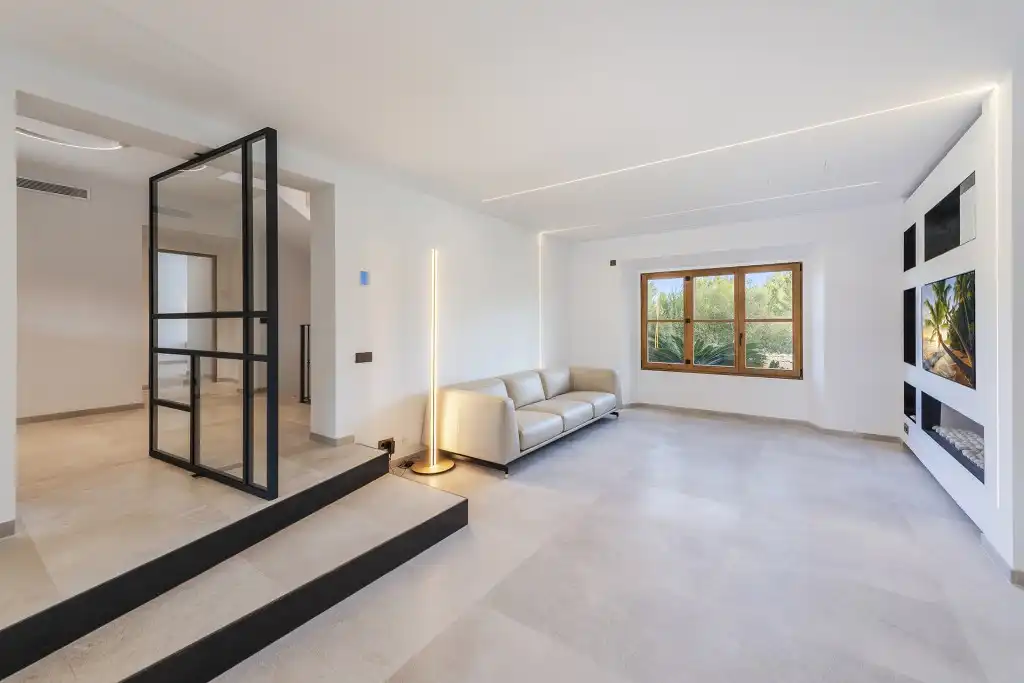 Sala de estar de Finca rústica en venta en Pollença con Aire acondicionado, Calefacción y Jardín privado