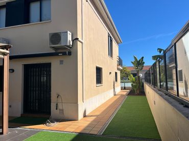 Casa a schiera con balcone in vendita a Santa Maria