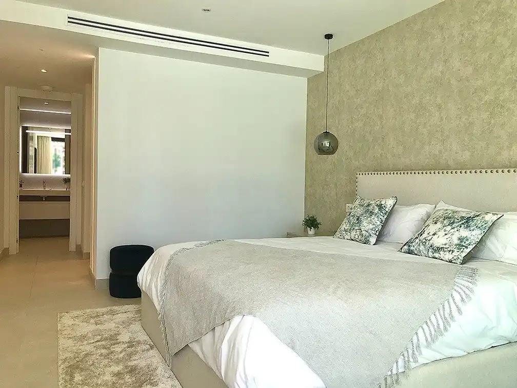 Bedroom of Flat for sale in Fuengirola  with Air Conditioner, Heating and Terrace