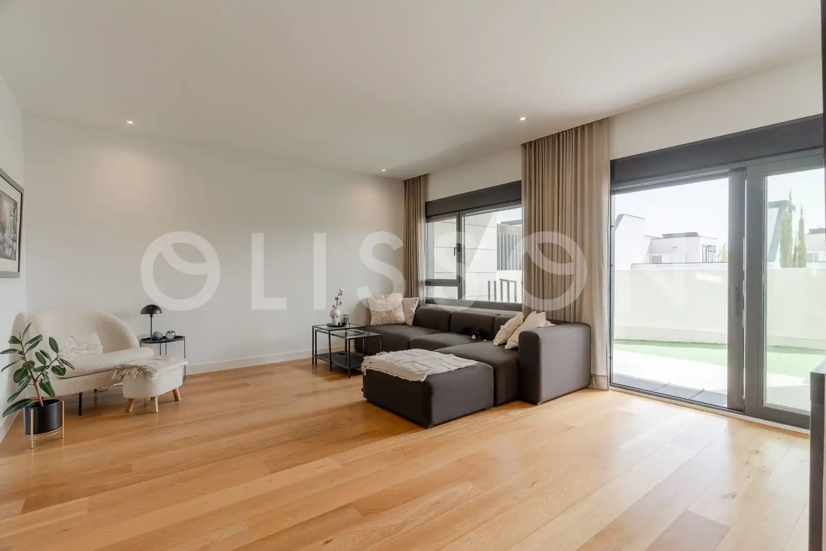 Sala de estar de Casa adosada en venta en La Moraleja con Aire acondicionado, Calefacción y Terraza