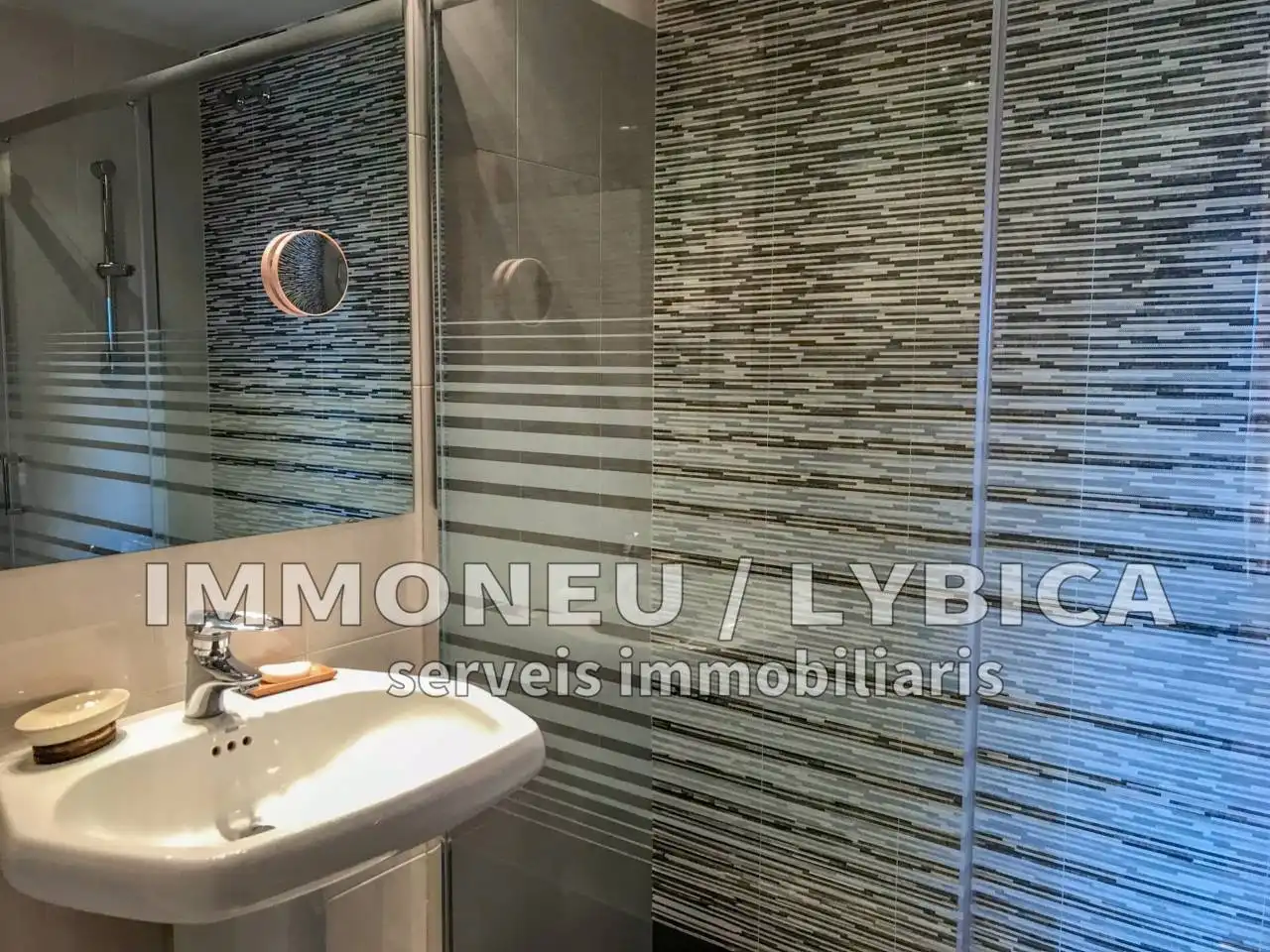 Badezimmer von Maisonette zum Verkauf in Puigcerdà mit Heizung, Parkett und Balkon