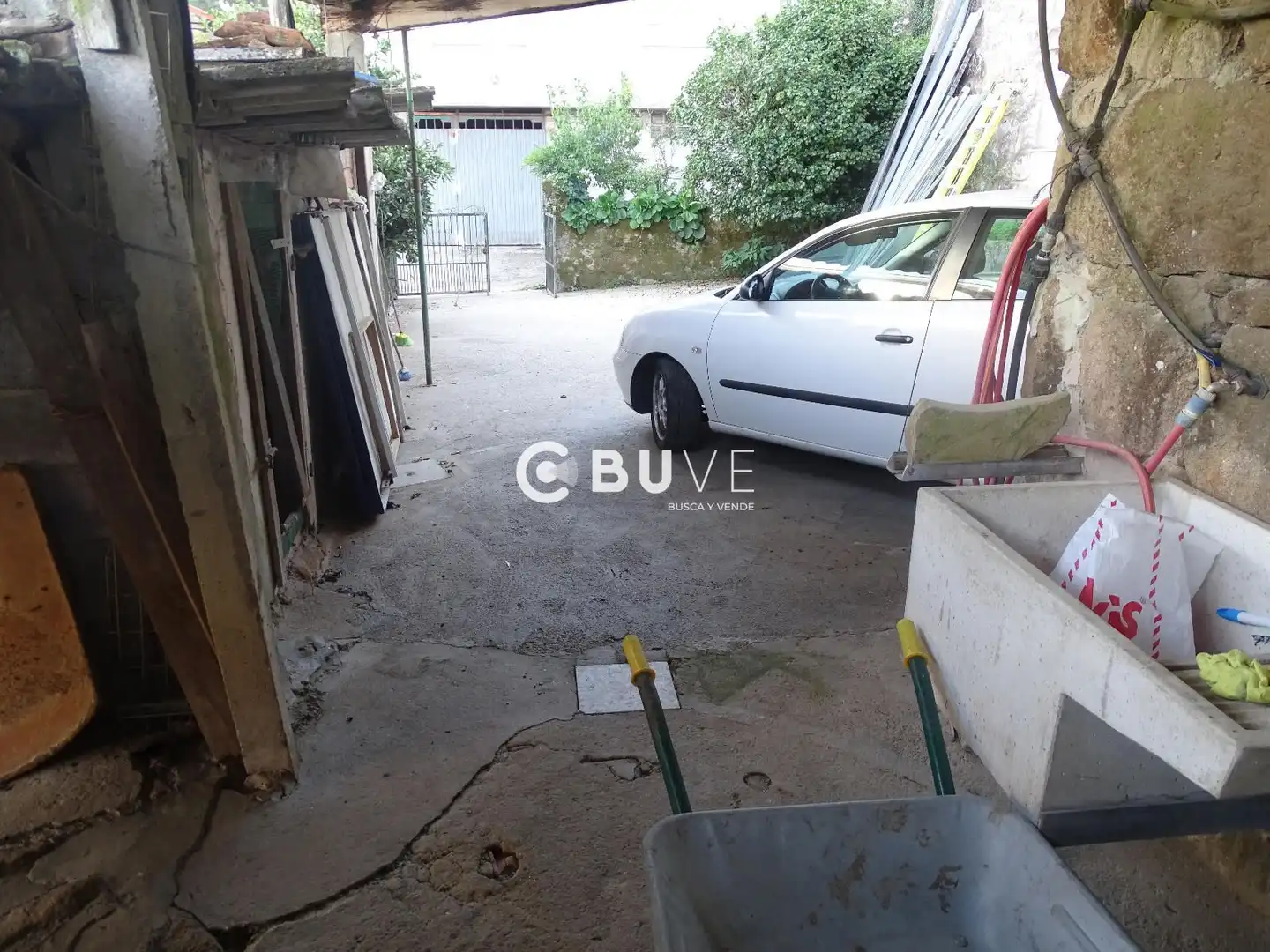 Parking of Houses for sale in Rois