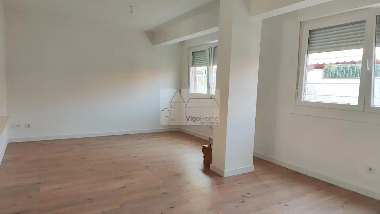 Sala d'estar de Pis de lloguer en Vigo  amb Calefacció i Traster