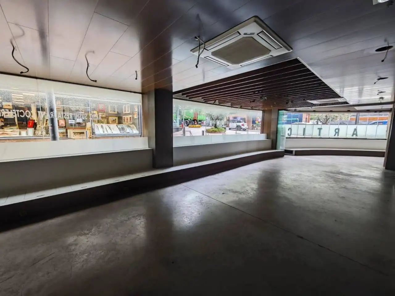 Locale commerciale in affitto a Les Escaldes