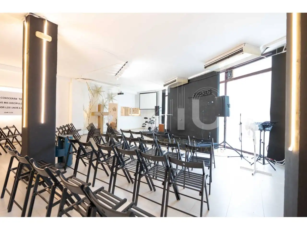 Living room of Commercial properties for sale in Sabadell  with Air Conditioner