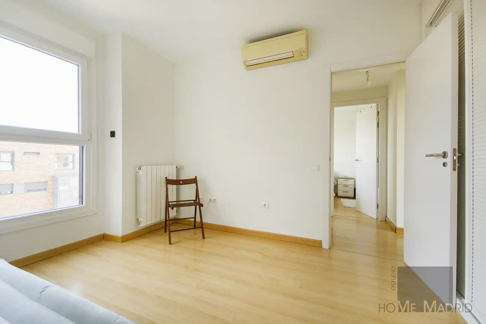 Schlafzimmer von Dachboden zum Verkauf in Madrid mit Klimaanlage, Heizung und Parkett