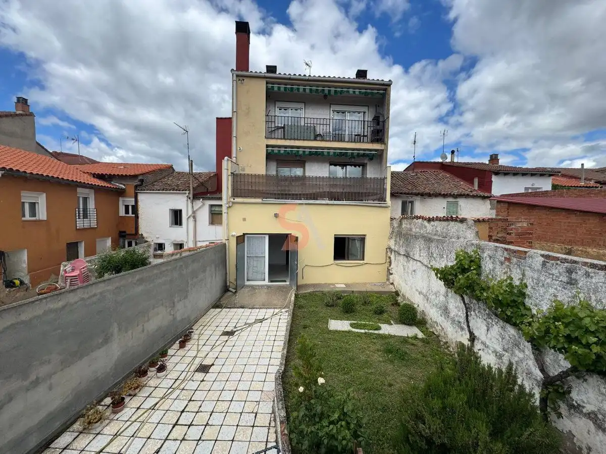 Vista exterior de Piso en venta en Cigales con Calefacción, Terraza y Trastero