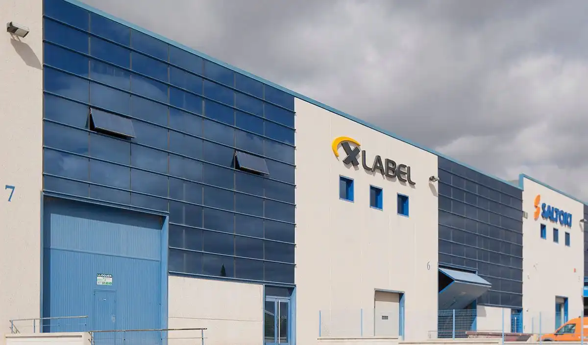 Außenansicht von Fabrikhallen zur Miete in Valls