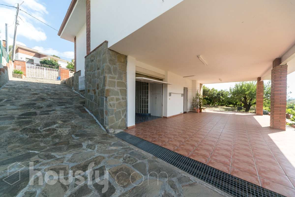 Vista exterior de Casa o xalet en venda en Abrera amb Calefacció, Jardí privat i Terrassa