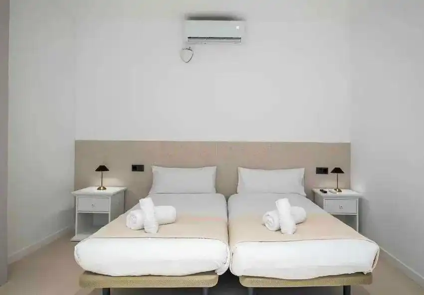 Habitación de Planta baja en venta en Valencia con Aire acondicionado y Amueblado