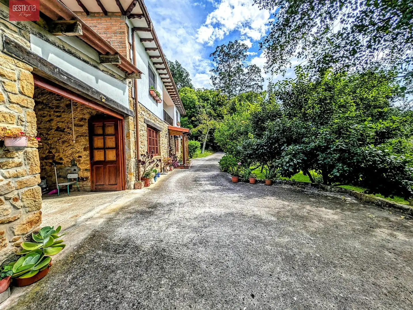 Vista exterior de Casa o chalet en venta en Escalante con Jardín privado y Balcón
