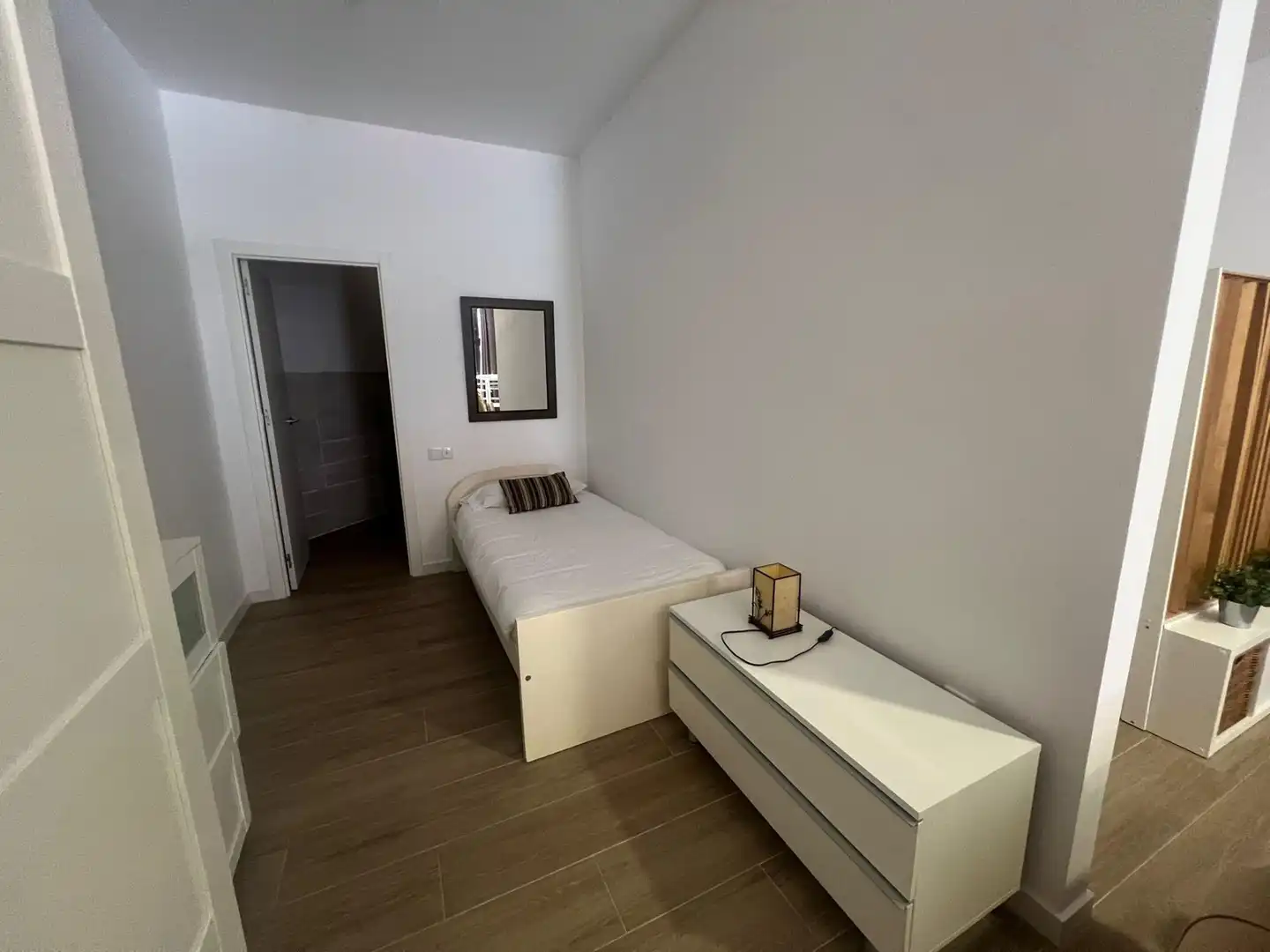 Bedroom of Flat for rent in Sevilla  with Air Conditioner and Furnished