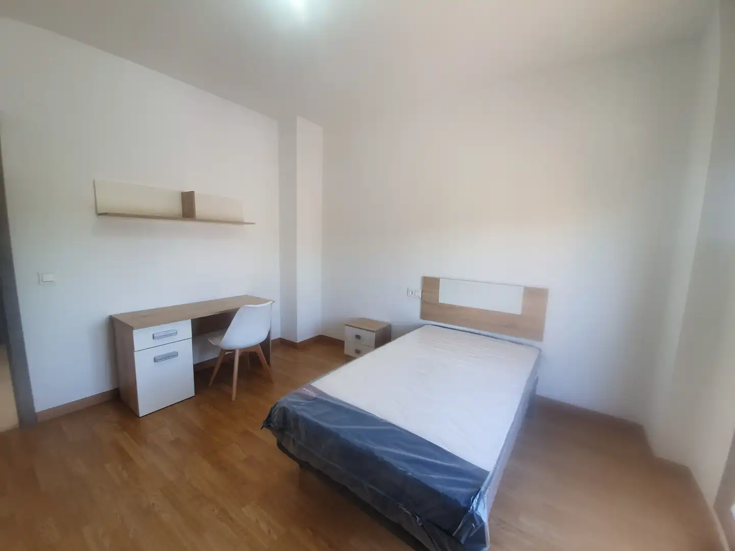 Dormitori de Casa adosada en venda en Guadix amb Terrassa, Traster i Moblat