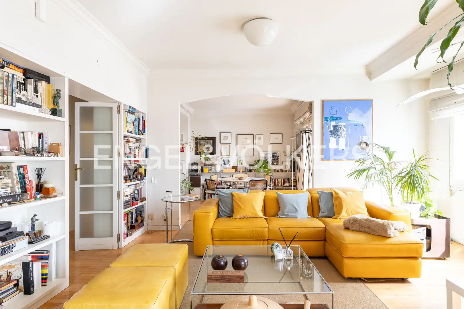Living room of Flat for sale in Madrid  with Air Conditioner, Heating and Parquet flooring