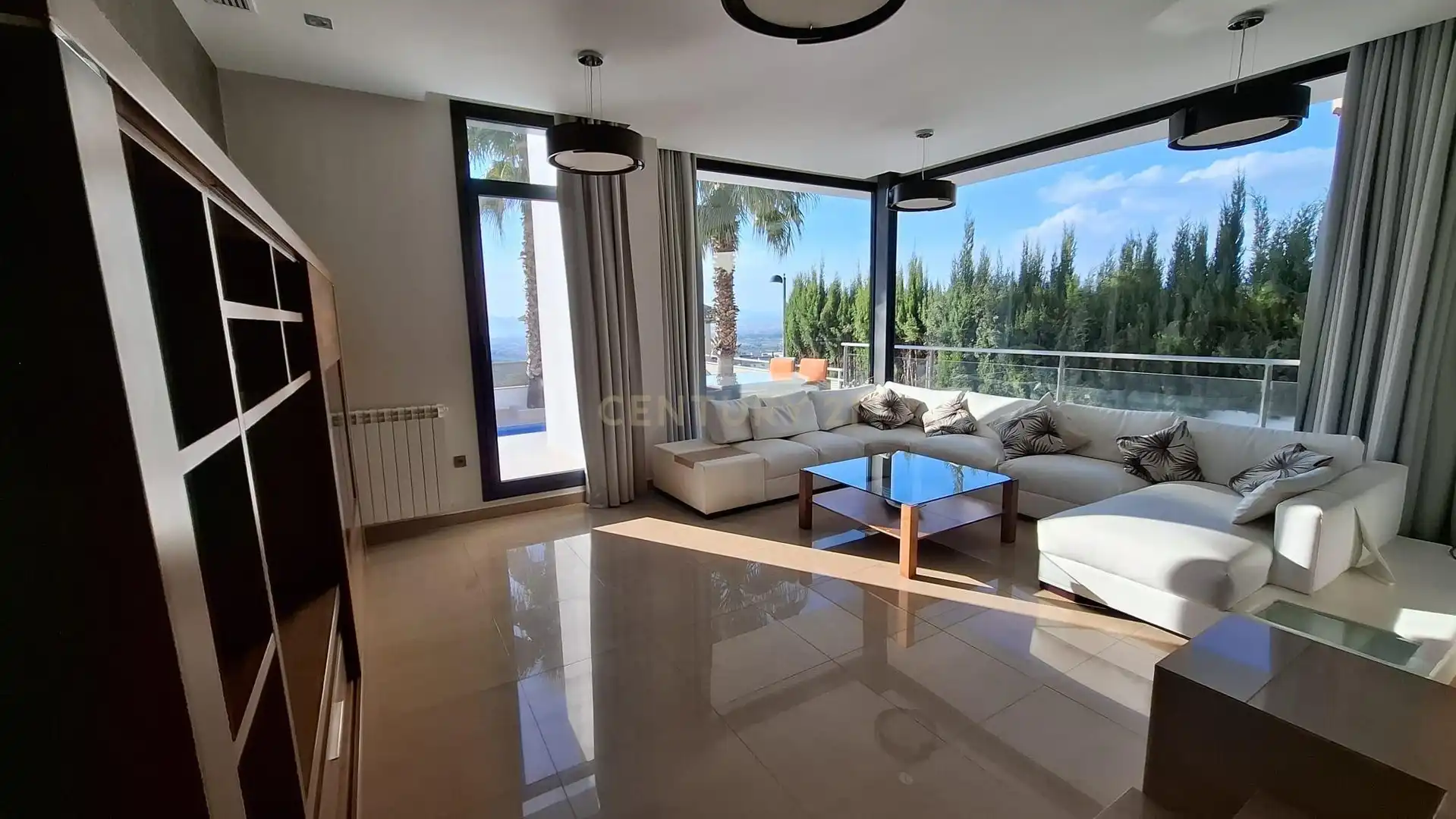Sala d'estar de Casa o xalet en venda en La Zubia amb Aire condicionat, Jardí privat i Traster