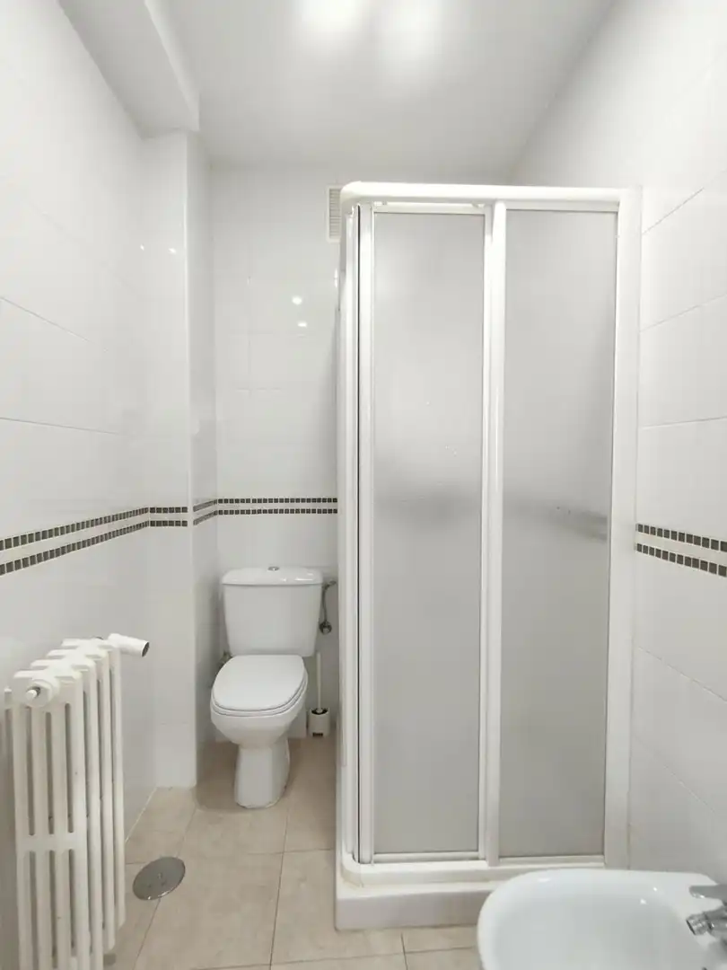 Baño de Piso de alquiler en Murcia con Aire acondicionado, Calefacción y Amueblado