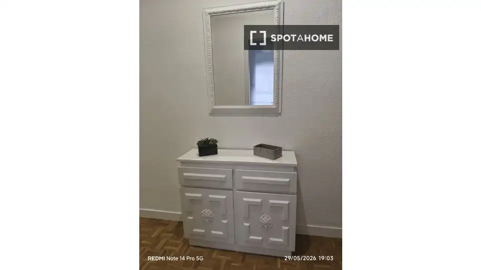 Habitación de Apartamento para compartir en Madrid con Aire acondicionado, Terraza y Amueblado