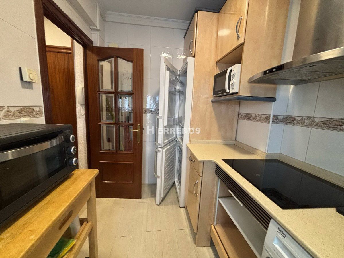 Kitchen of Apartment for sale in  Logroño  with Heating, Parquet flooring and Furnished