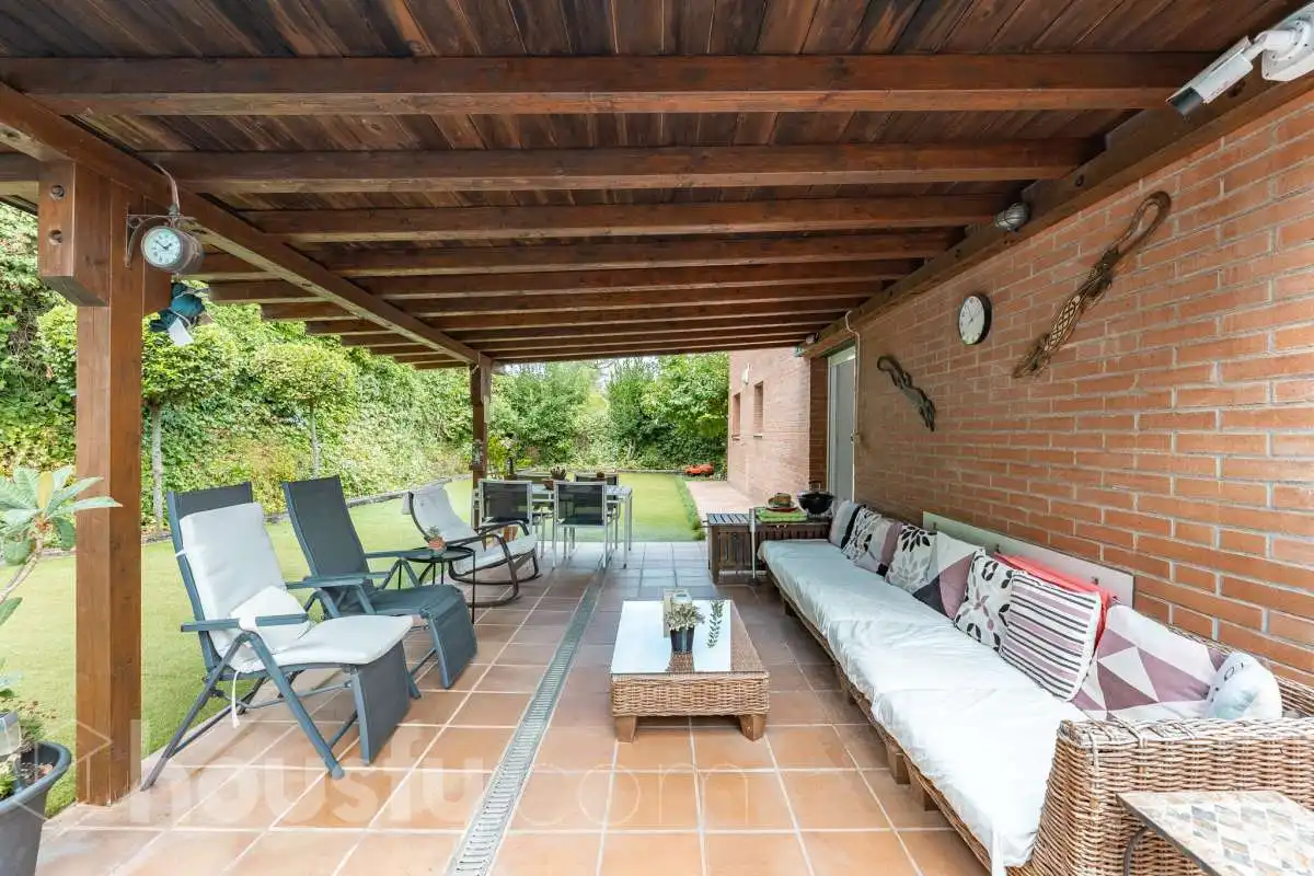 Terrassa de Casa o xalet en venda en Sant Cugat del Vallès amb Aire condicionat, Calefacció i Jardí privat