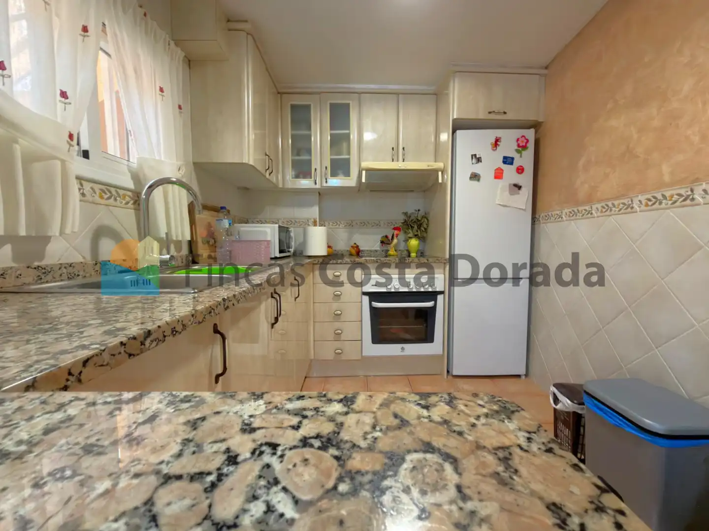 Cuina de Casa o xalet en venda en Cubelles amb Aire condicionat, Jardí privat i Terrassa