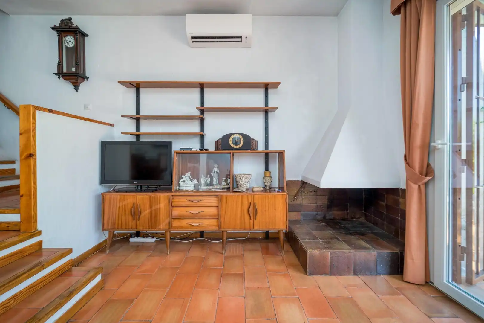 Living room of Detached homes for sale in Pozuelo de Alarcón  with Air Conditioner, Heating and Private garden