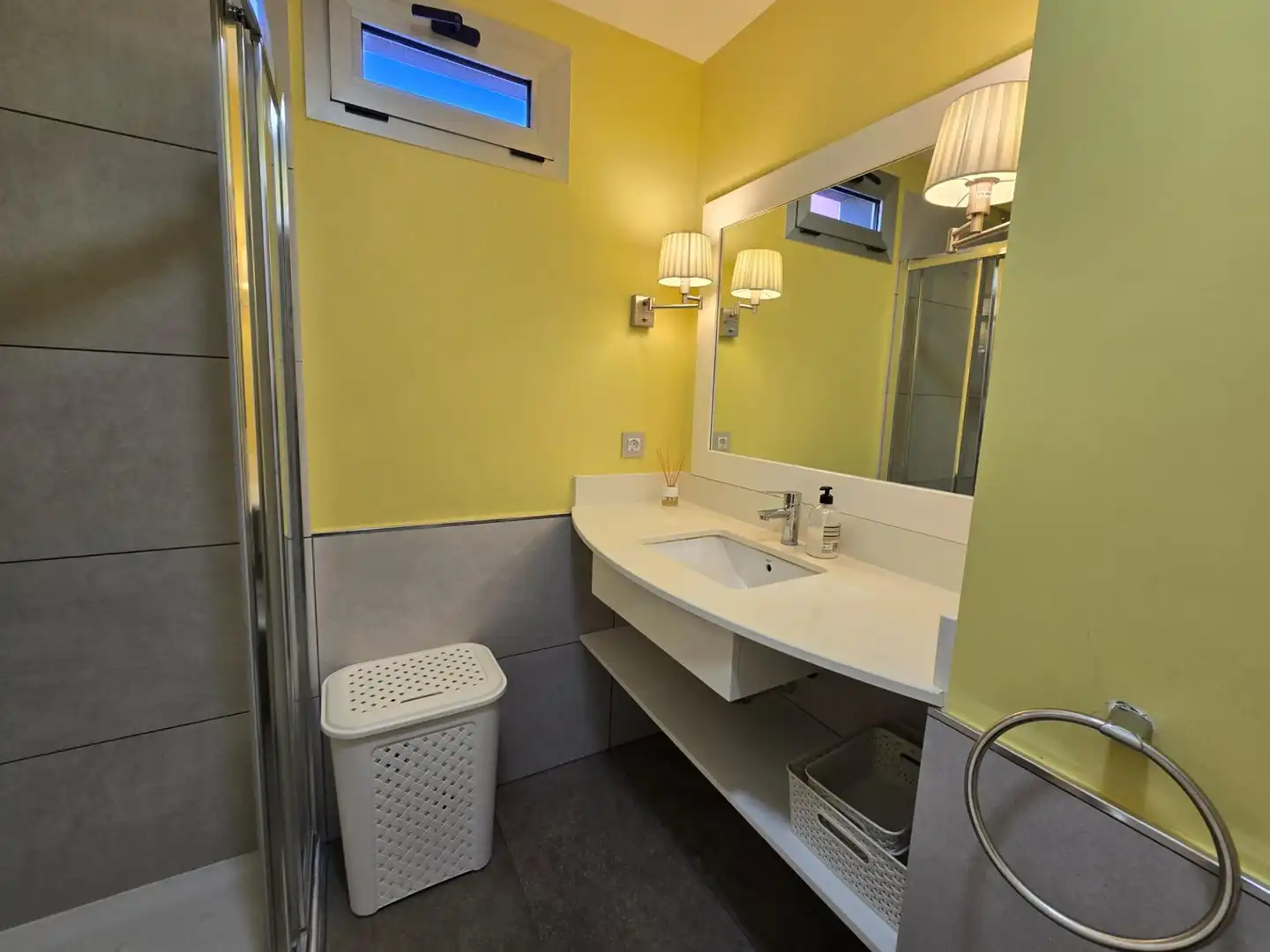 Bathroom of Apartments for rent in Mogán  with Air Conditioner, Terrace and Furnished