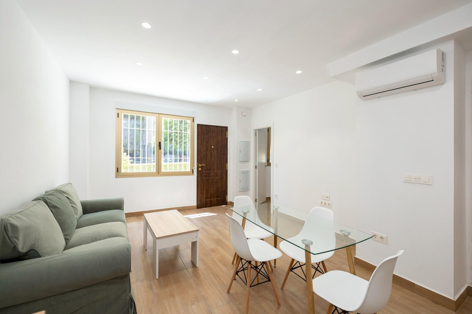 Living room of Flat for sale in  Granada Capital  with Air Conditioner and Heating