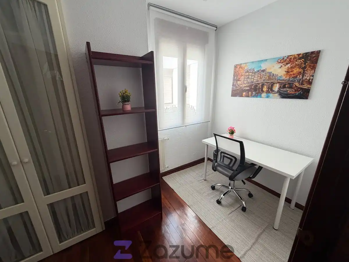 Bedroom of Flat for rent in Santander  with Heating, Parquet flooring and Storage room