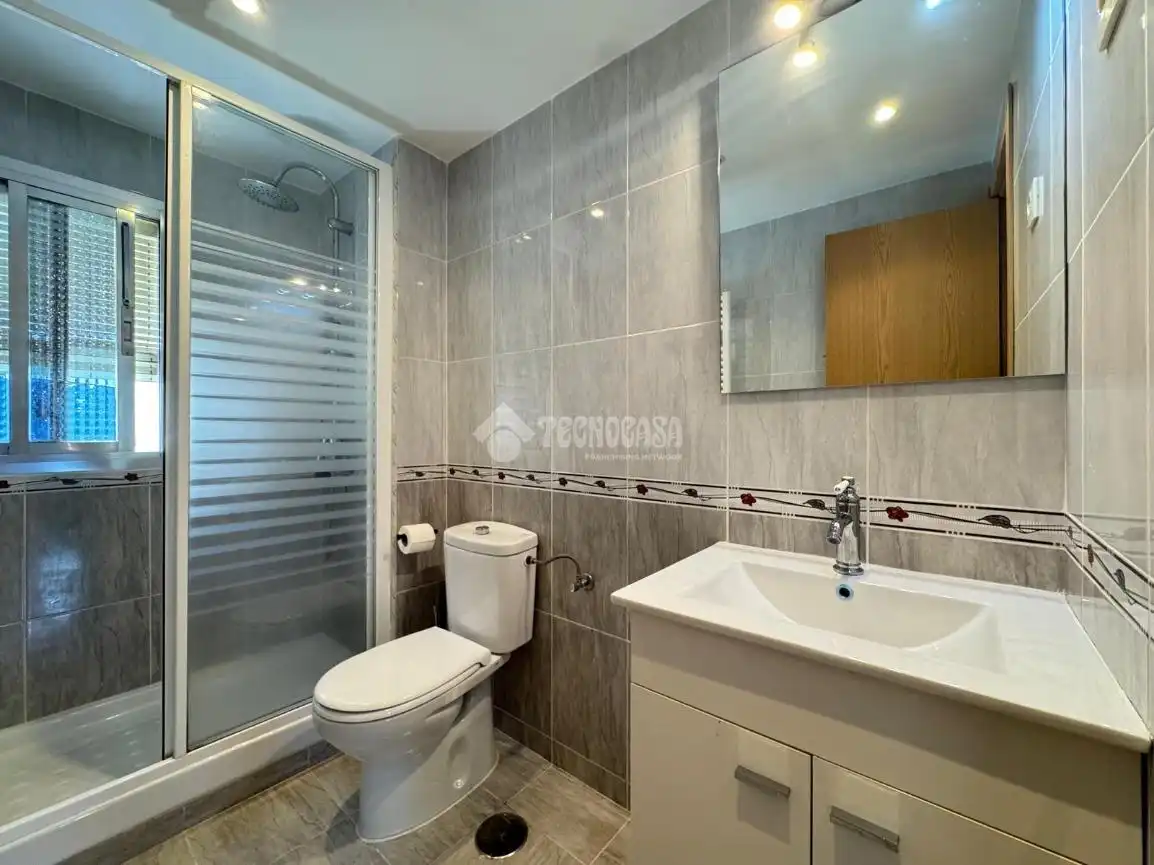 Baño de Piso en venta en Alcobendas con Calefacción, Parquet y Alarma