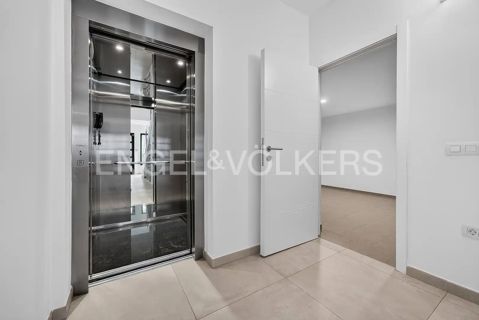 Wohnung zum Verkauf in Adeje mit Klimaanlage, Terrasse und Schwimmbad