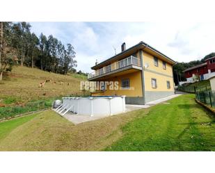 Exterior view of House or chalet for sale in Soto del Barco  with Heating, Terrace and Swimming Pool