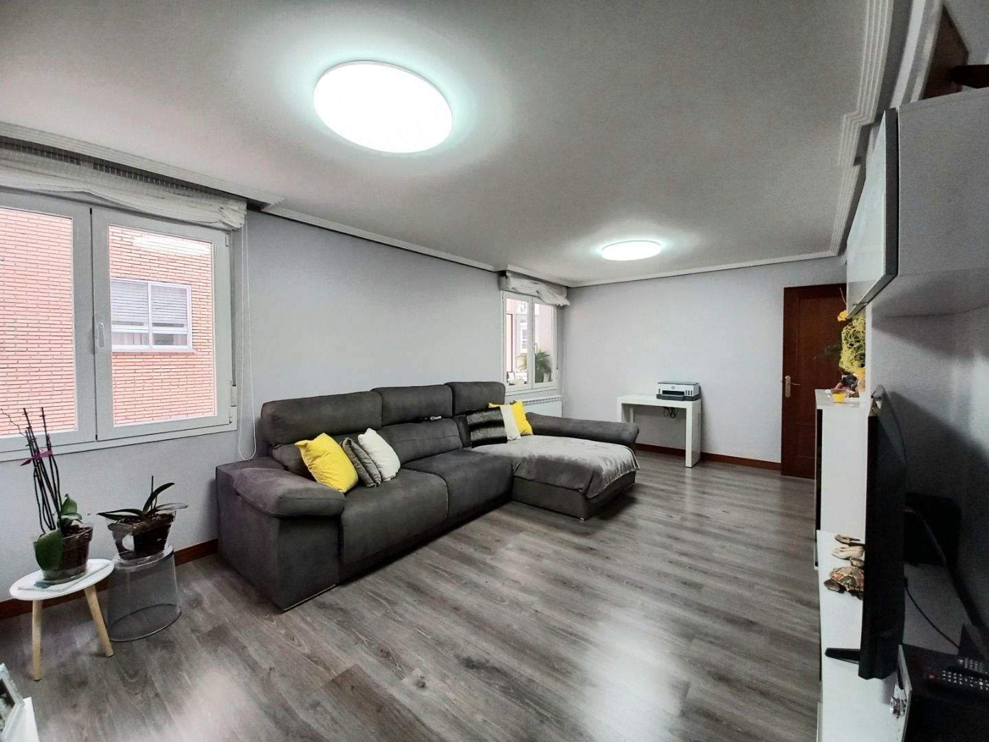 Living room of Apartment for sale in Burgos Capital  with Heating, Parquet flooring and Terrace