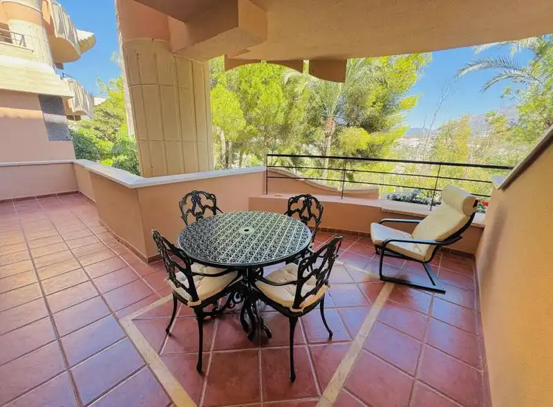 Apartamento con terraza en venta en Nueva Andalucía, imagen 2