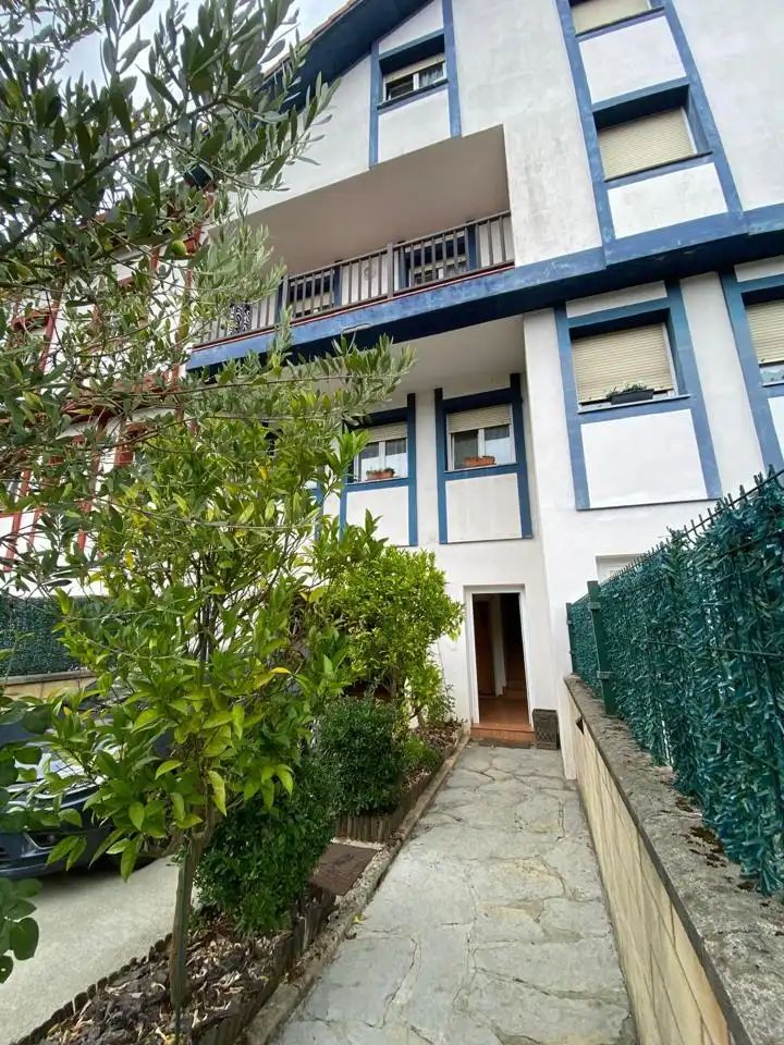 Vista exterior de Casa o xalet en venda en Durango amb Calefacció, Jardí privat i Traster