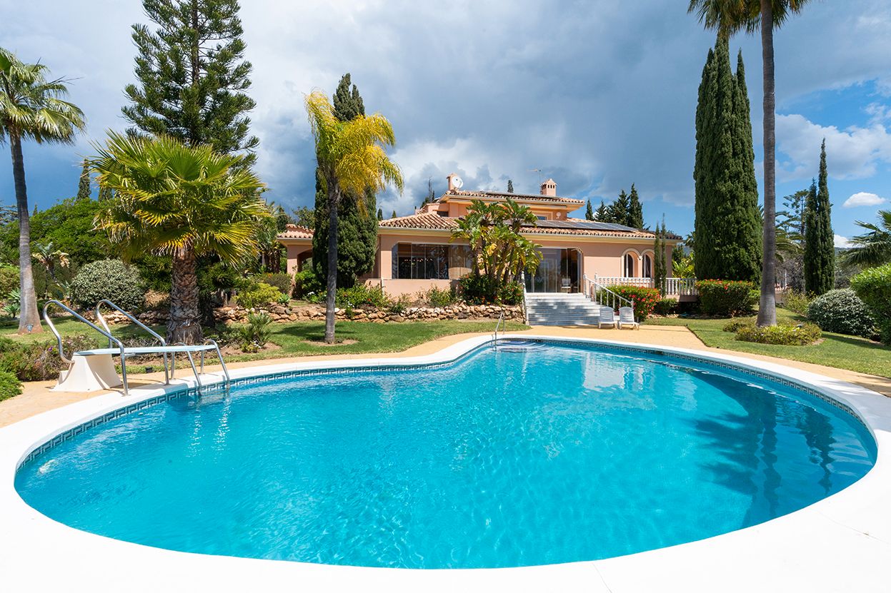 Garden of House or chalet for sale in Marbella  with Air Conditioner, Heating and Private garden