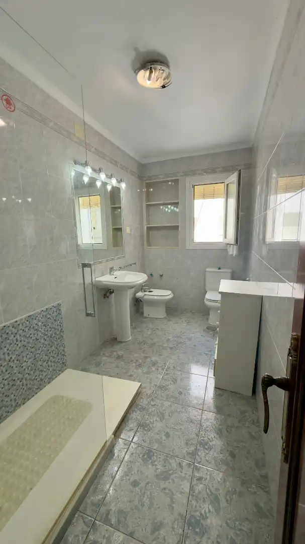 Baño de Piso en venta en Cádiz con Aire acondicionado, Terraza y Amueblado