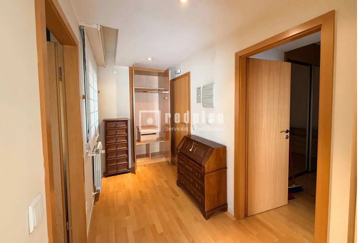 Schlafzimmer von Wohnung zur Miete in Madrid mit Schwimmbad