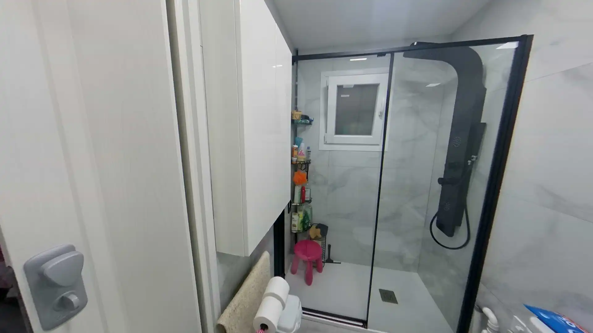 Bathroom of Flat for sale in Sabadell  with Air Conditioner, Heating and Parquet flooring