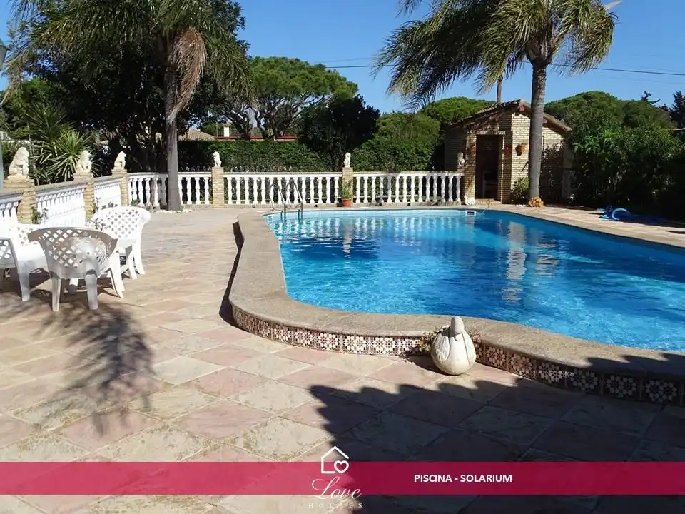Swimming pool of Houses for sale in Chiclana de la Frontera  with Air Conditioner, Heating and Private garden